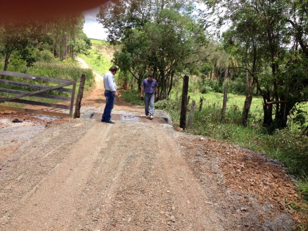 Prefeitura recupera estradas rurais