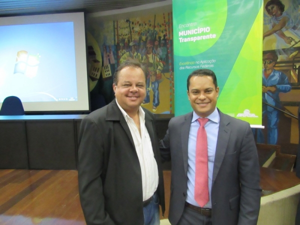 Prefeito participa de Encontro Município Transparente e de Reunião com os Consórcios em Belo Horizonte