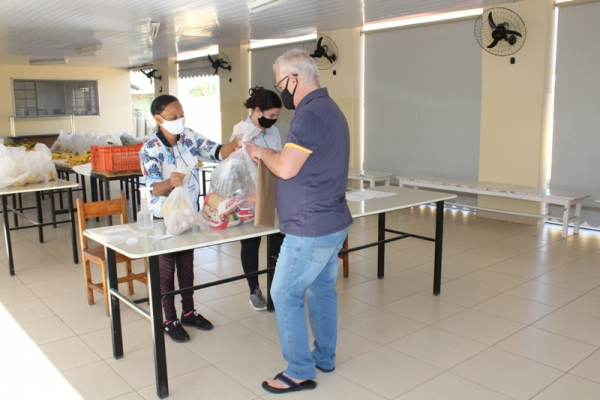 Escola Municipal Professor João Batista Rodarte realiza entrega do Kit de Alimentação Escolar
