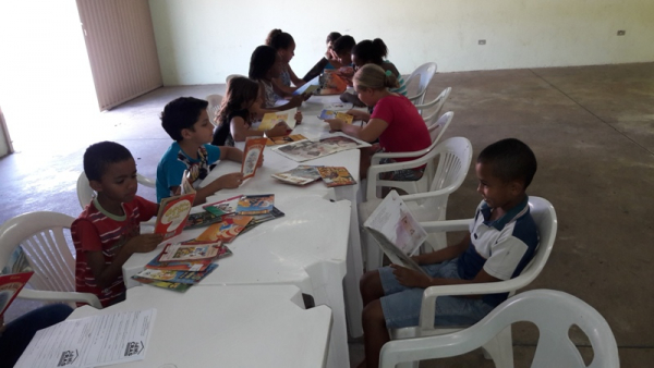 Biblioteca Municipal e CRAS realizam mais um encontro com as crianças que integram o Projeto Clubinho da Leitura