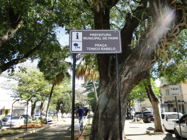 Prefeitura inicia processo de instalação de placas de sinalização e orientação turística no Município