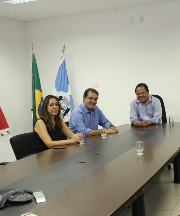 Da direita para esquerda: O Prefeito Marco Aurélio Rabelo Gomes, o Deputado Federal Renato Andrade e sua esposa Cláudia Andrade