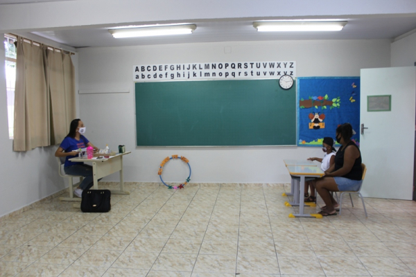 Escola Municipal José Maria da Fonseca recebe pais e alunos