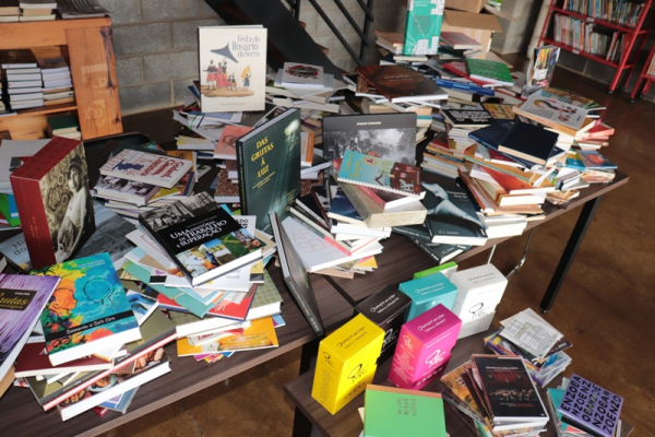 Mais de 550 novos livros passam a fazer parte da Biblioteca Pública Municipal