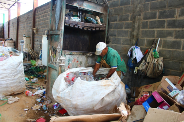 Prefeitura pede a colaboração da população na separação do lixo para coleta seletiva