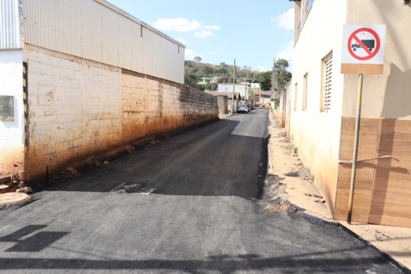 Prefeitura realiza pavimentação na Rua José Bonifácio