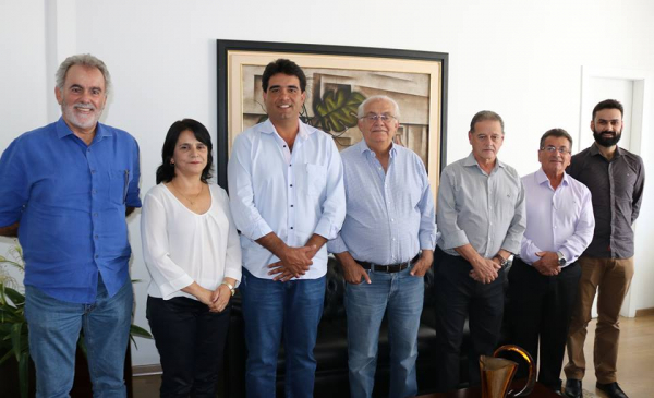 O Vice-Prefeito Geraldo de Oliveira Couto ( 2 º da direita p esquerda representou o Prefeito Marco Aurélio na eleição)