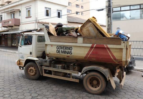 Cidade Limpa: Serviço de Limpeza realiza coleta de entulhos