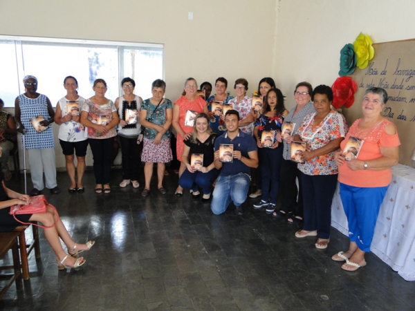 Serviço de Convivência e Fortalecimento de Vínculos lança livro com receitas das participantes de Vila Costina