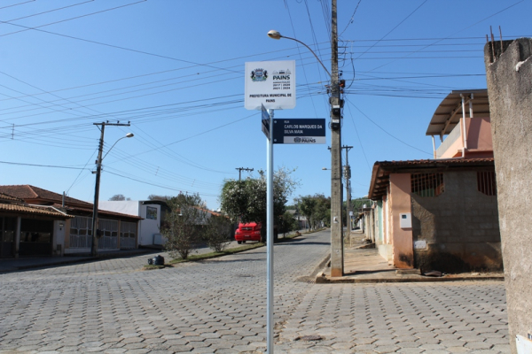 Prefeitura instala placas de identificação de ruas no Bairro Alvorada