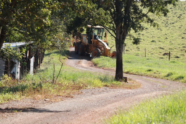 Prefeitura intensifica os trabalhos de manutenção das estradas rurais