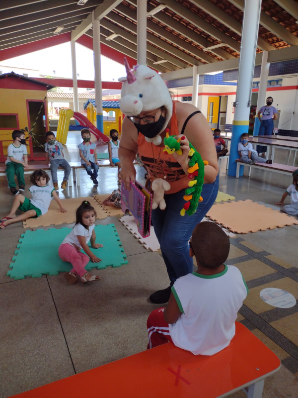 Biblioteca Pública Municipal realiza atividade no Cemei em comemoração ao Dia das Crianças