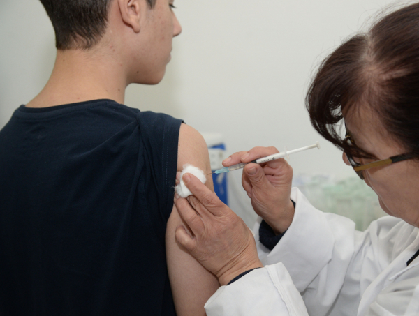 Pains vai vacinar adolescentes de 12 a 17 anos com comorbidades
