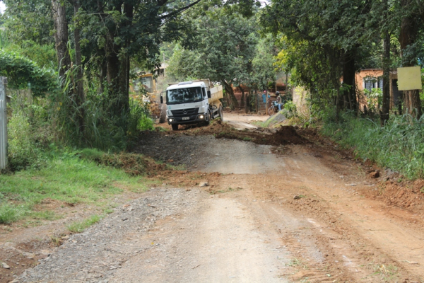 Prefeitura recupera estradas rurais