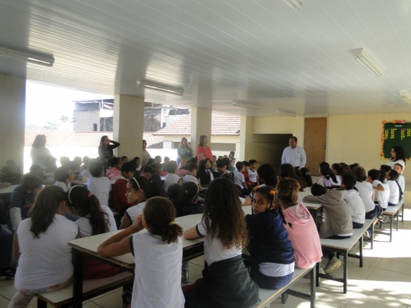 Prefeito é entrevistado pelos alunos da Escola Municipal Professor João Batista Rodarte