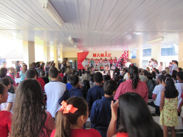 Alunos da Escola Municipal “Professor João Batista Rodarte”, realizam homenagem para  as mamães