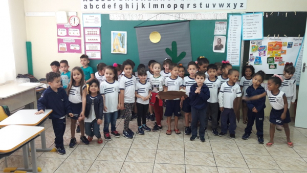 Alunos da Escola Municipal José Maria da Fonseca desenvolvem o Projeto &quot;Tarsilinha&quot;