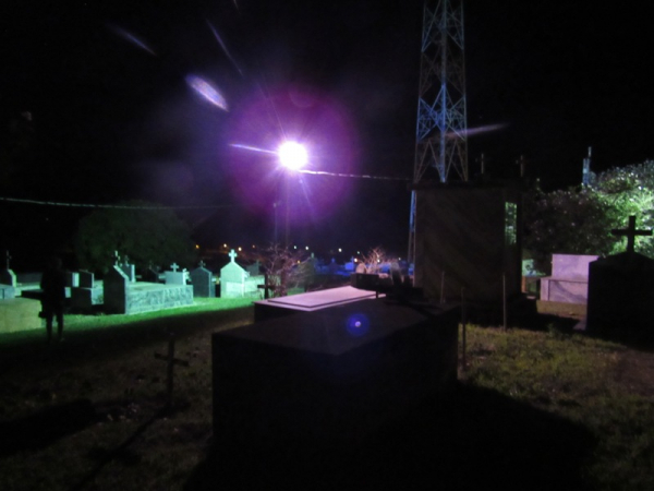 Prefeitura instala rede de iluminação no Cemitério de Vila Costina