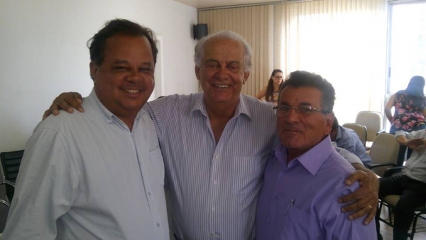 Da esquerda para direita, o prefeito Marco Aurélio Rabelo Gomes, o prefeito de Nova Lima, Vitor Penido e o vice-prefeito, Geraldo de Oliveira Couto (Lalado)