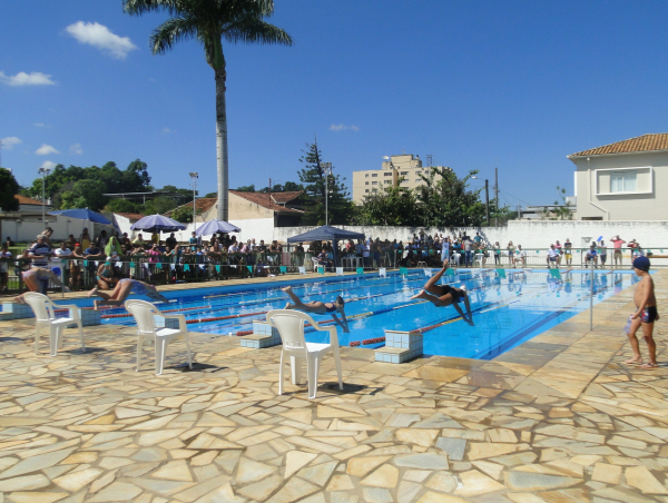 Têm inícios aulas de natação na Praça de Esportes José Wantuil Saldanha