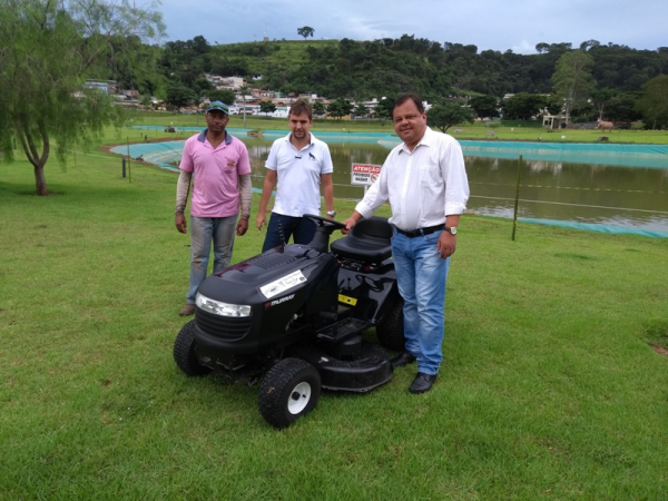 Foto: Da esquerda pra direita o funcionário do Parque Municipal Dona Ziza, o secretário de Meio Ambiente Lourenço Magela e o prefeito Marco Aurélio Rabelo Gomes. 