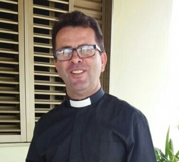 Padre Edson se destaca pelo intenso trabalho realizado na Paróquia Nossa Senhora do Carmo em Pains