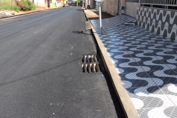 Administração Municipal finaliza obra de drenagem e pavimentação de trechos da Rua do Contorno