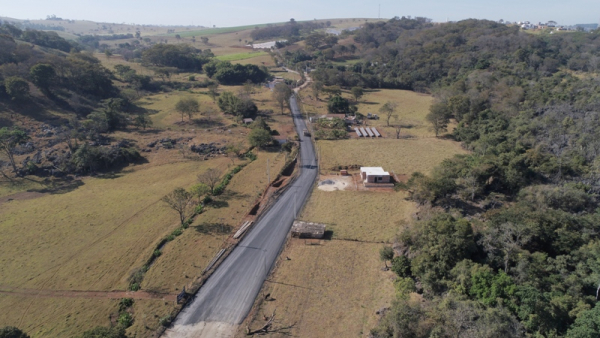 Primeira etapa da obra de pavimentação de trecho da Rua Pedro Lopes de Melo no Bairro Araújos  é finalizada