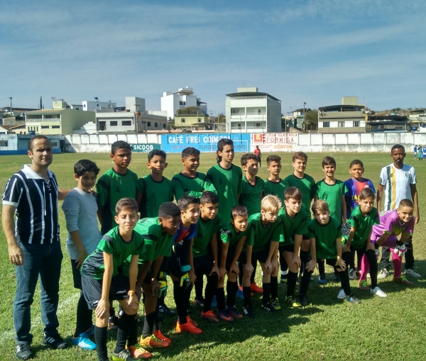 Equipe sub 13 da Escolinha de Futebol da Prefeitura de Pains é Vice campeã Regional