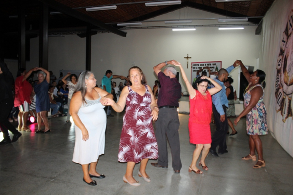 Aulas de dança oferecidas pela Prefeitura retornam no próximo dia 04