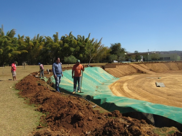 Tem início a obra de instalação  da manta de impermeabilização do lago do Parque Natural Municipal Dona Ziza