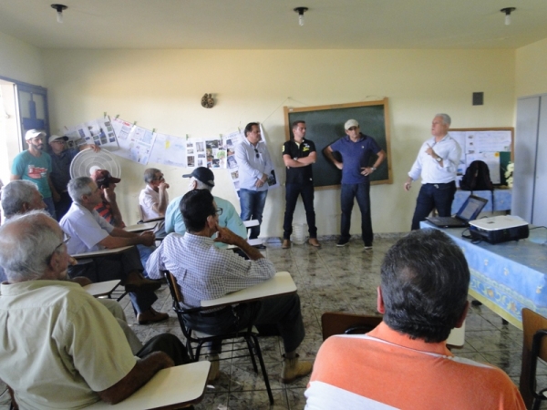 Prefeitura, Codevasf e Emater/MG realizam reunião em Vila Costina