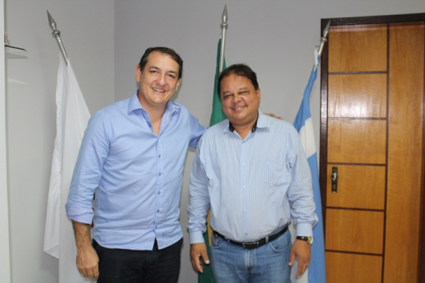 Da esquerda para direita: O Deputado Renato Andrade e o Prefeito Marco Aurélio