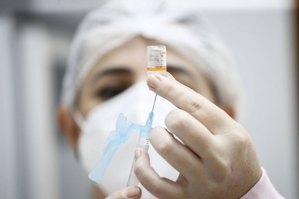 Secretaria de Saúde recebe novo lote de vacinas contra a Covid -19