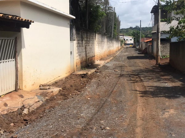 Prefeitura realiza reestruturação para pavimentação na Rua José Bonifácio