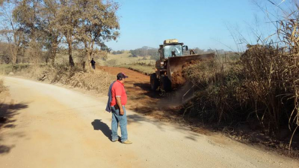 Administração Municipal realiza obras em estrada vicinal do Município